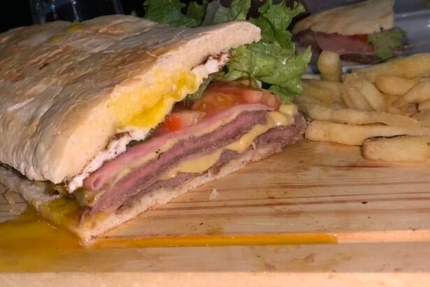 Lomito completo con papas fritas
