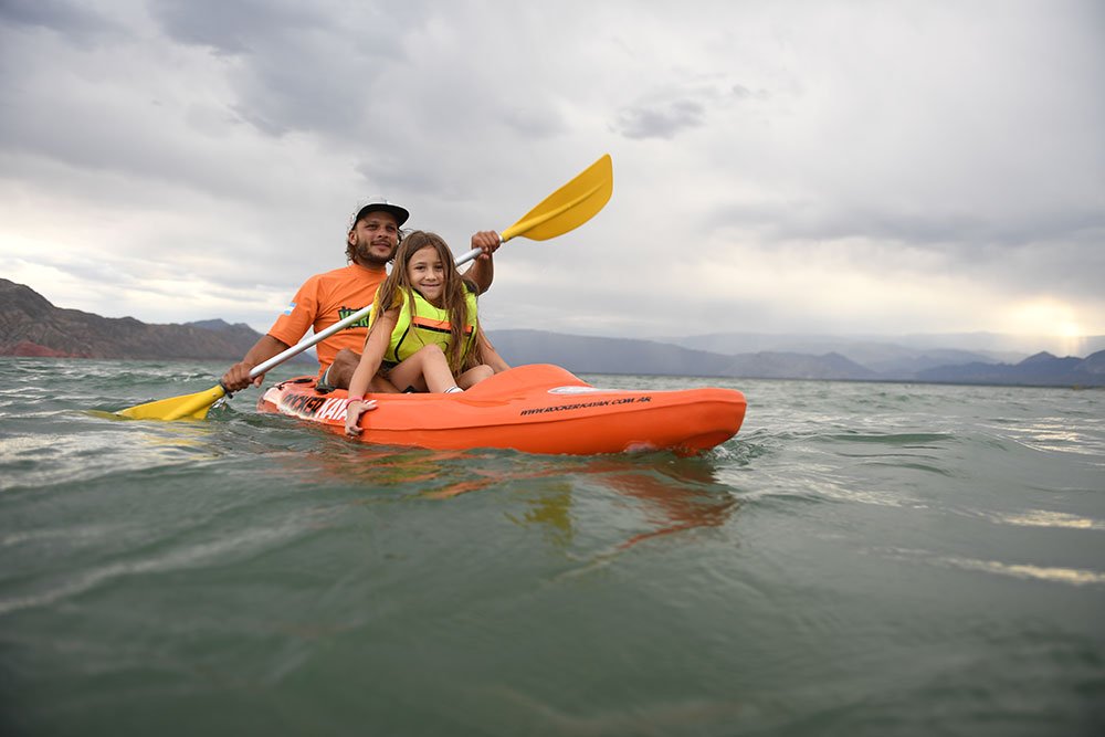 Kayak en el circuito de diques de San Juan