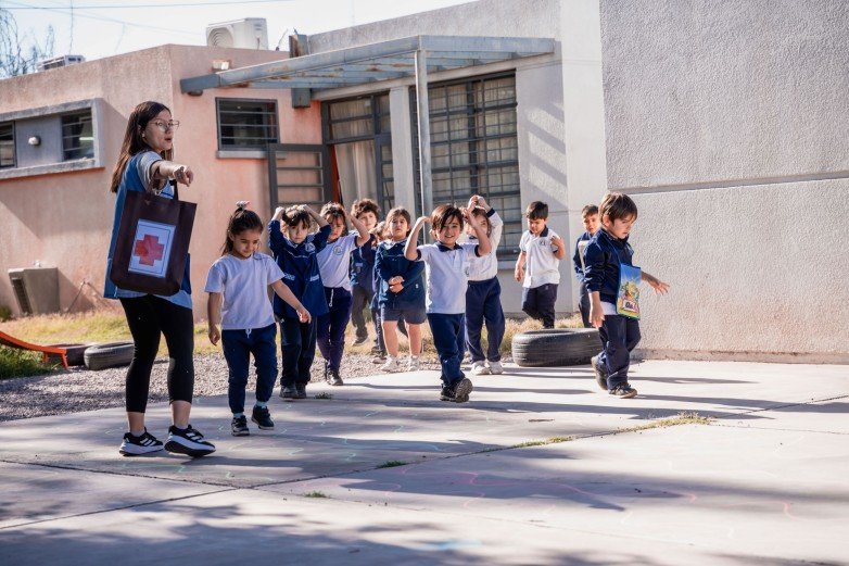 Prevención sísmica: las escuelas suman protocolos para trabajar también con familias