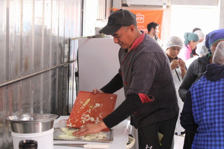 Oficios para personas en situación de calle: gastronomía y electricidad como salida laboral