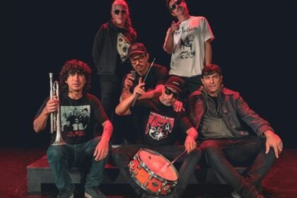 Cuadros Colgados en el Teatro del Bicentenario: rock, Sumo y The Doors