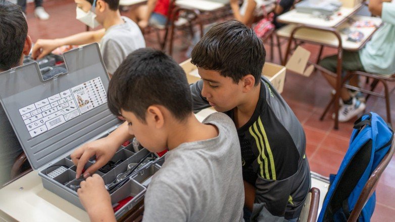 Centros tecnológicos mineros: talleres de robótica para jóvenes de 9 a 18 años