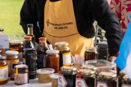 Feria Agroproductiva: cierre de la Semana de la Miel en Parque de Mayo