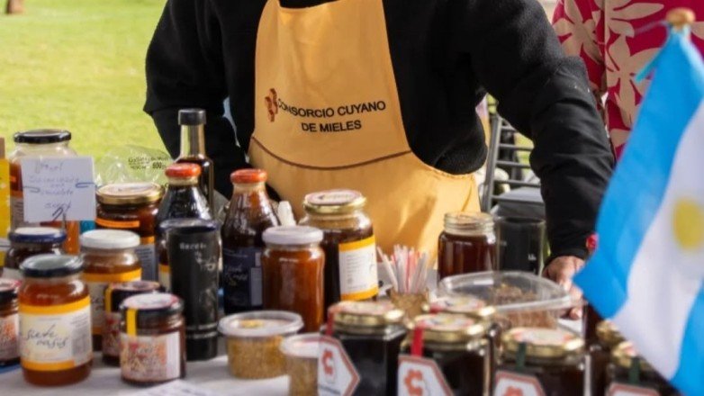 Feria Agroproductiva: cierre de la Semana de la Miel en Parque de Mayo