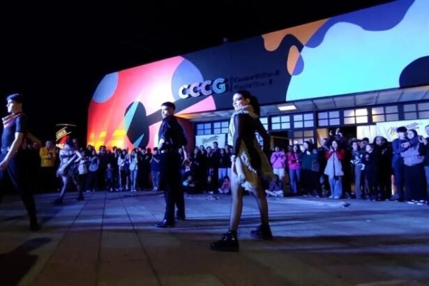 Celebración del arte y la música en el centro cultural de San Juan