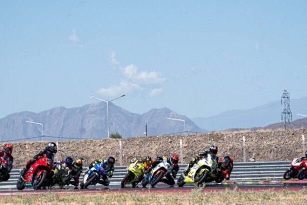 Cumbre del motociclismo en el San Juan Villicum con Mateo Bongiovanni